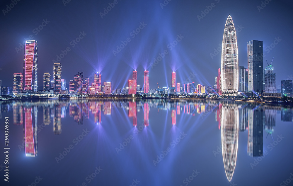 深圳湾后海中央商务区夜间天际线与灯光秀