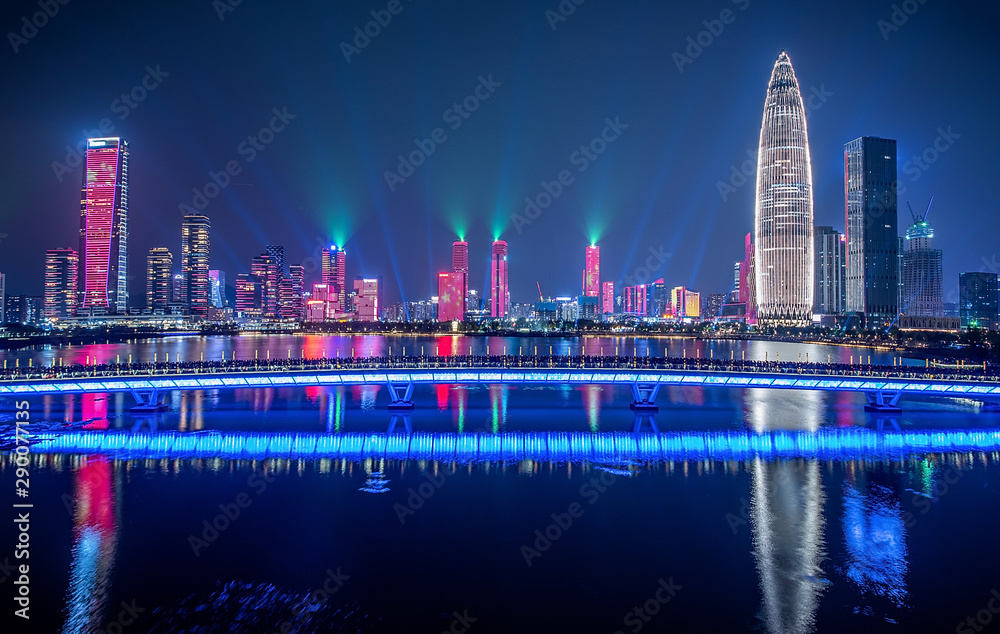 深圳湾后海中央商务区夜间天际线与灯光秀