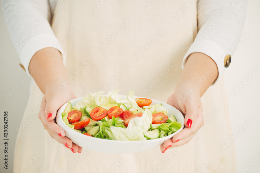 健康的生活方式，饮食理念。做新鲜的绿色沙拉