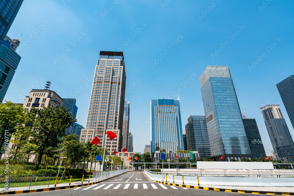 路面与深圳建筑景观天际线