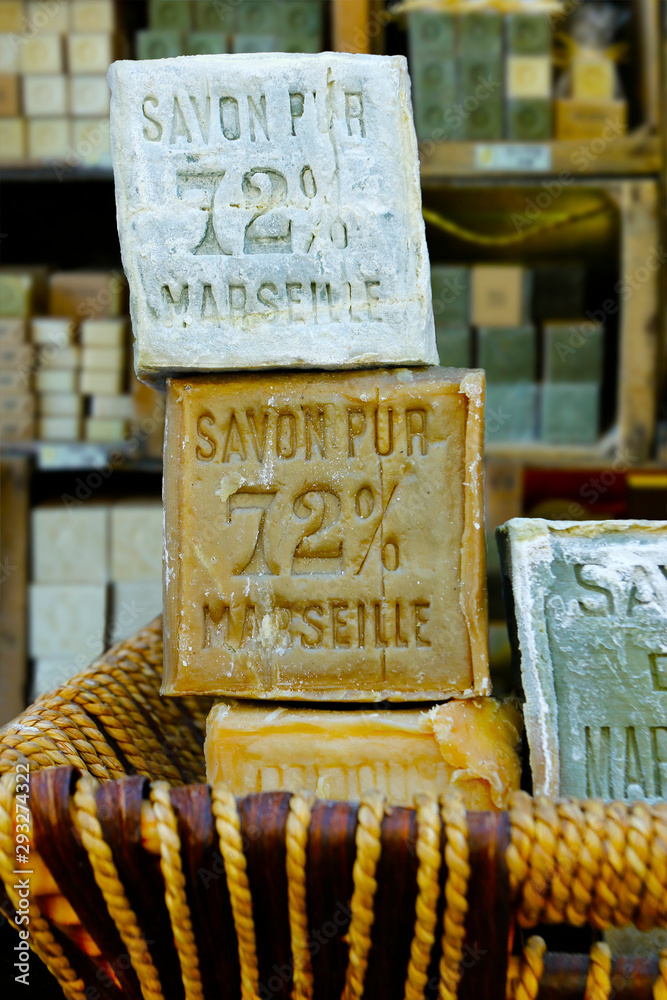 传统的法国马赛肥皂配文字马赛肥皂，纯肥皂72%