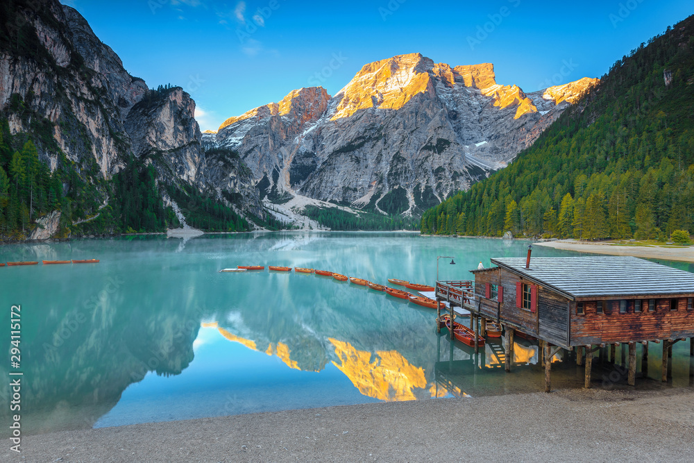 风景如画的高山景观，绿松石山湖，意大利，欧洲多洛米蒂