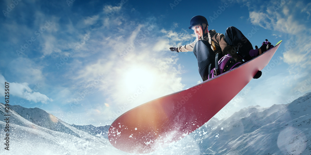 雪上滑板运动。极限冬季运动。