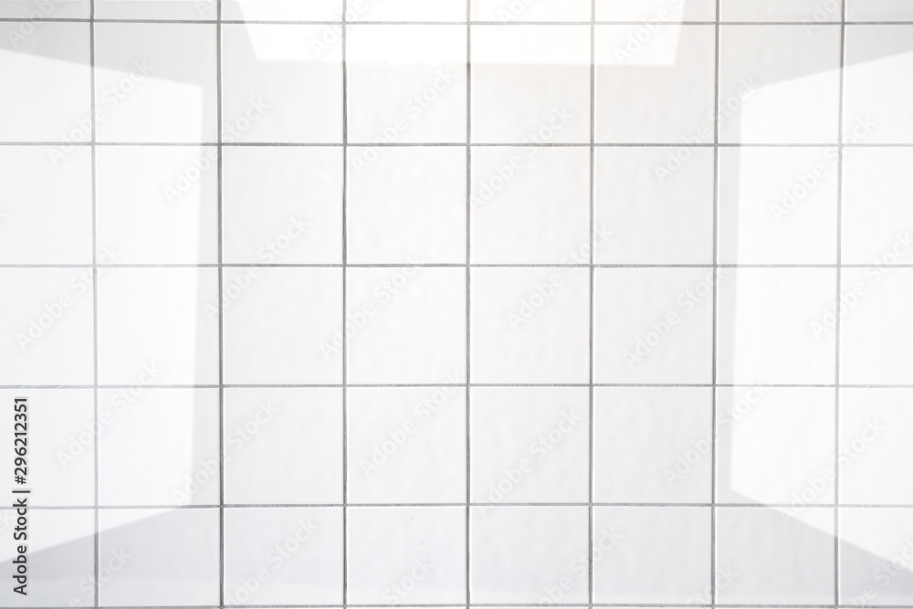 清洁白色浴室瓷砖。与家庭和厨房卫生和清洁有关的图像