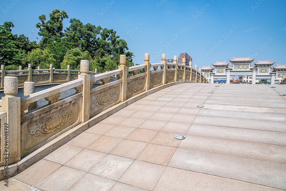 中国深圳羊台山森林公园的大门和拱门