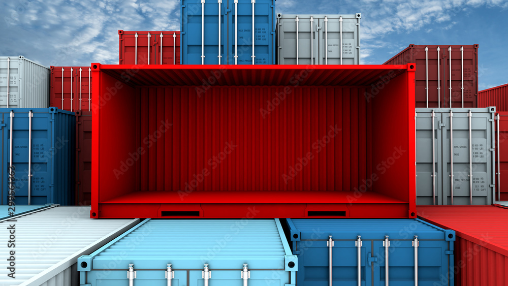 货运船上的整个侧面和空的红色集装箱箱