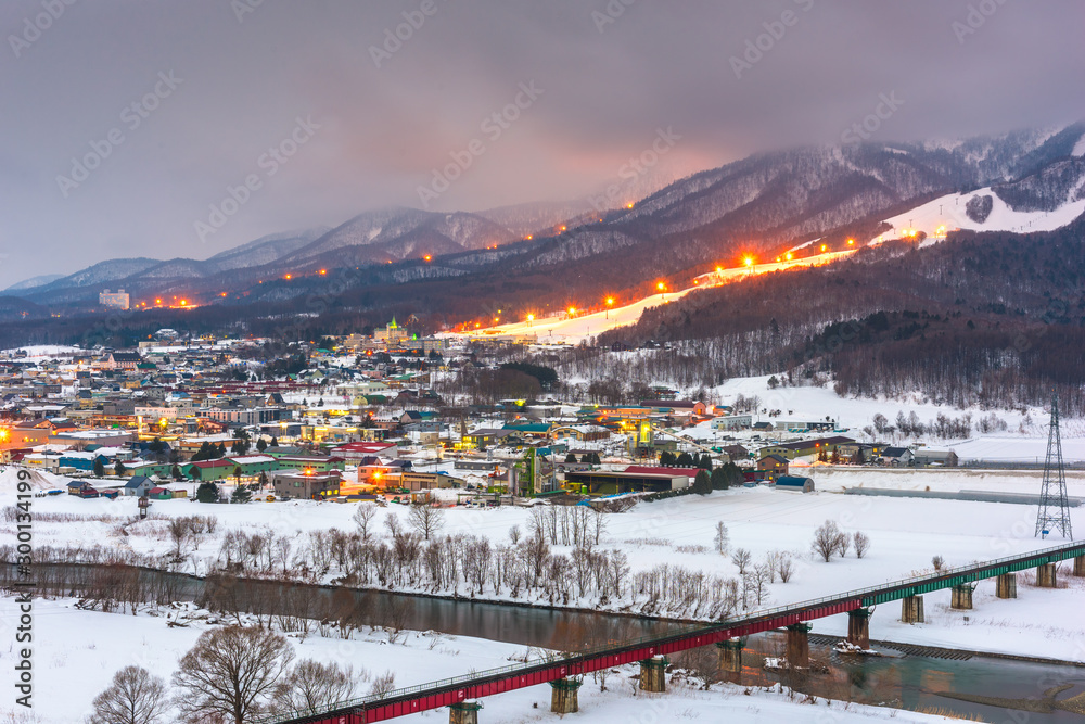 日本北海道富良野冬季小镇天际线