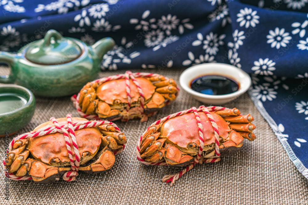 Chinas Chongyang Festival cuisine, several steamed crabs