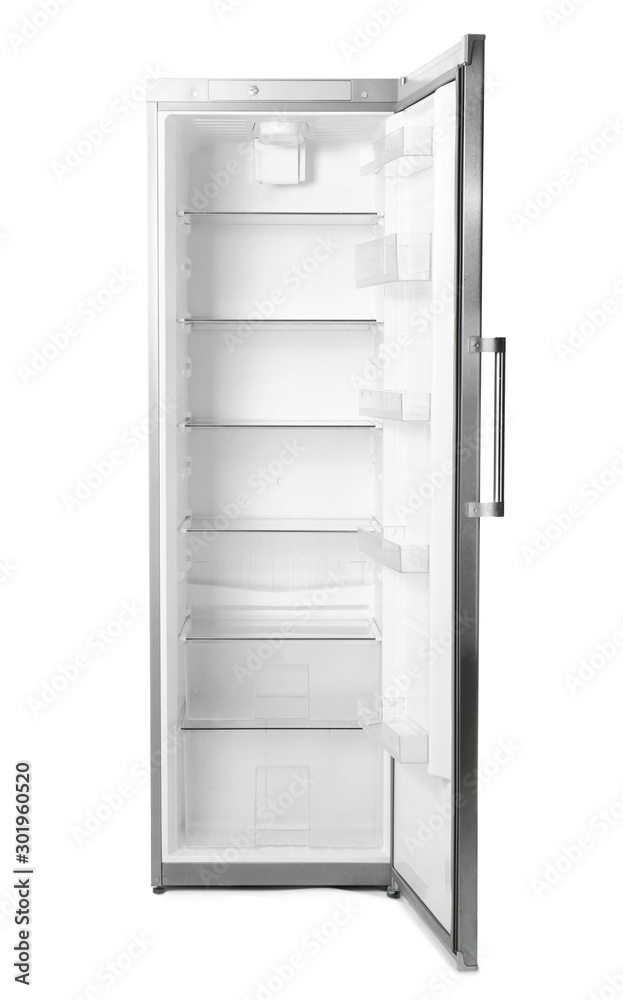 白色背景下的空现代冰箱
