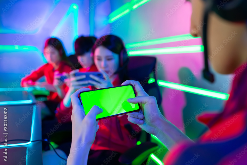 esport gamers play mobile game