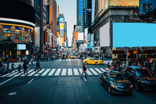 纽约市中心著名的时代广场地标，用模拟广告牌做广告和广告