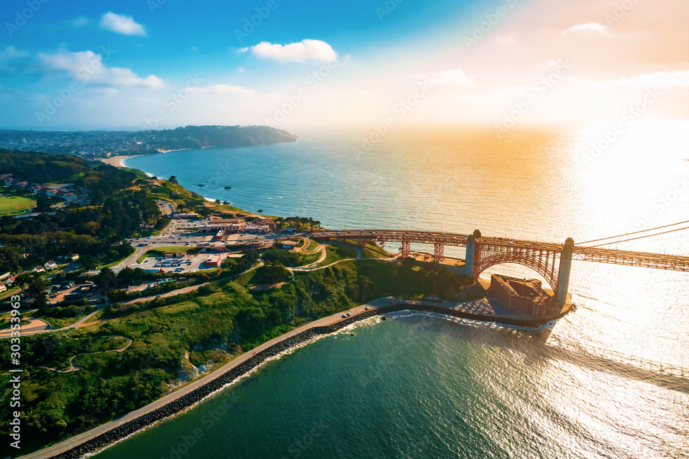 加州旧金山金门大桥鸟瞰图