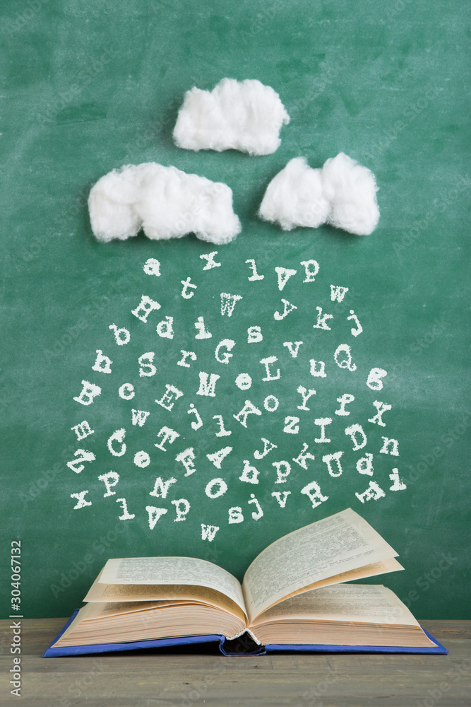 教育和阅读的创造性概念——打开一本书，灵感如雨