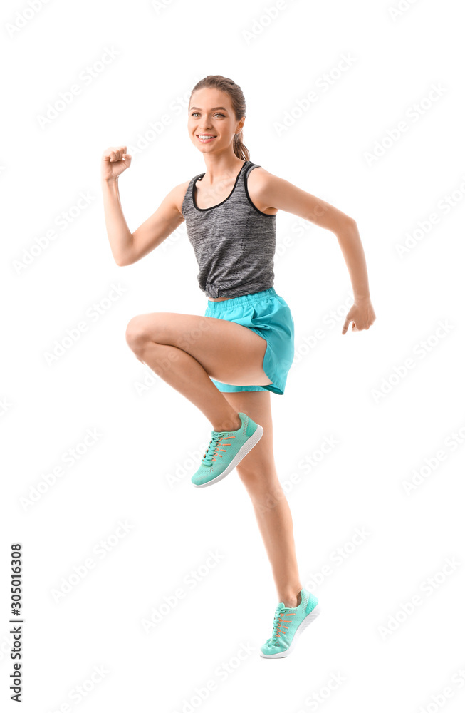 白人背景下的运动型跑步年轻女性