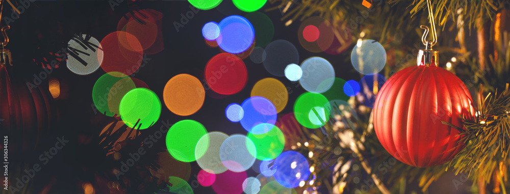 美丽的圣诞装饰理念，挂在圣诞树上的小玩意，有闪闪发光的光点，b