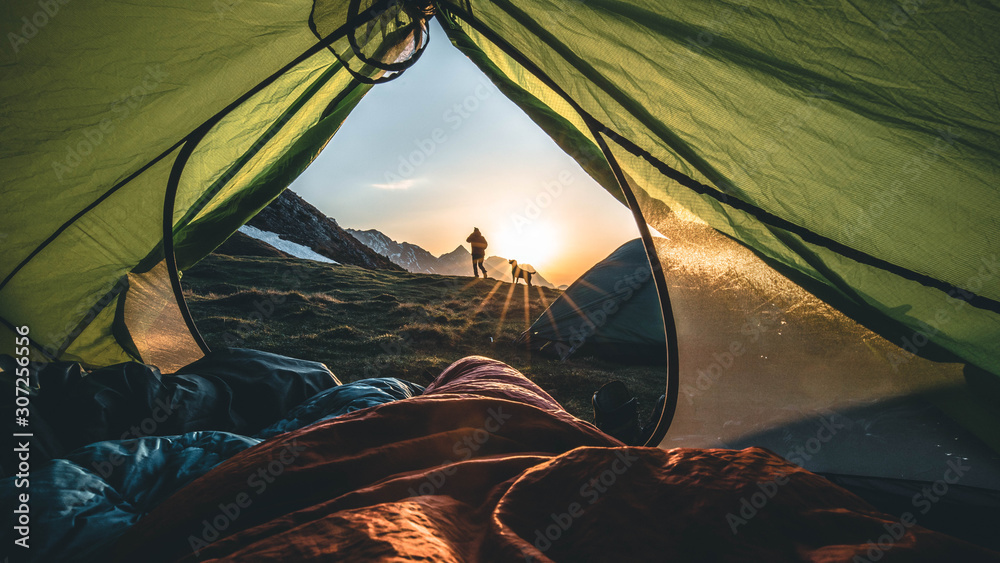 晨间帐篷景观