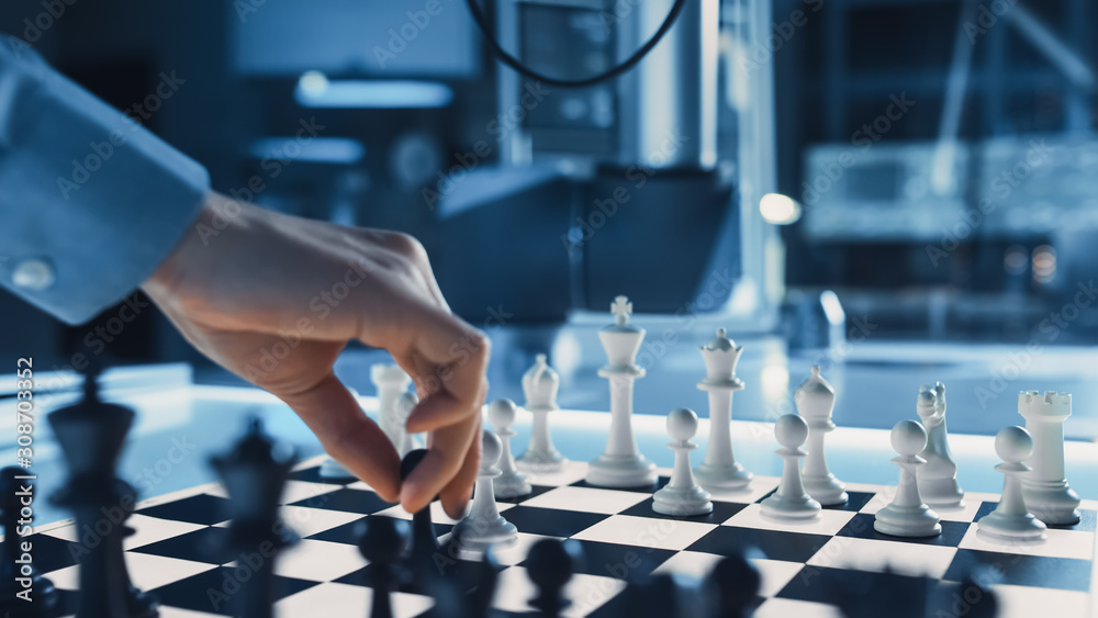国际象棋游戏中人工智能操作未来机器人手臂的特写镜头