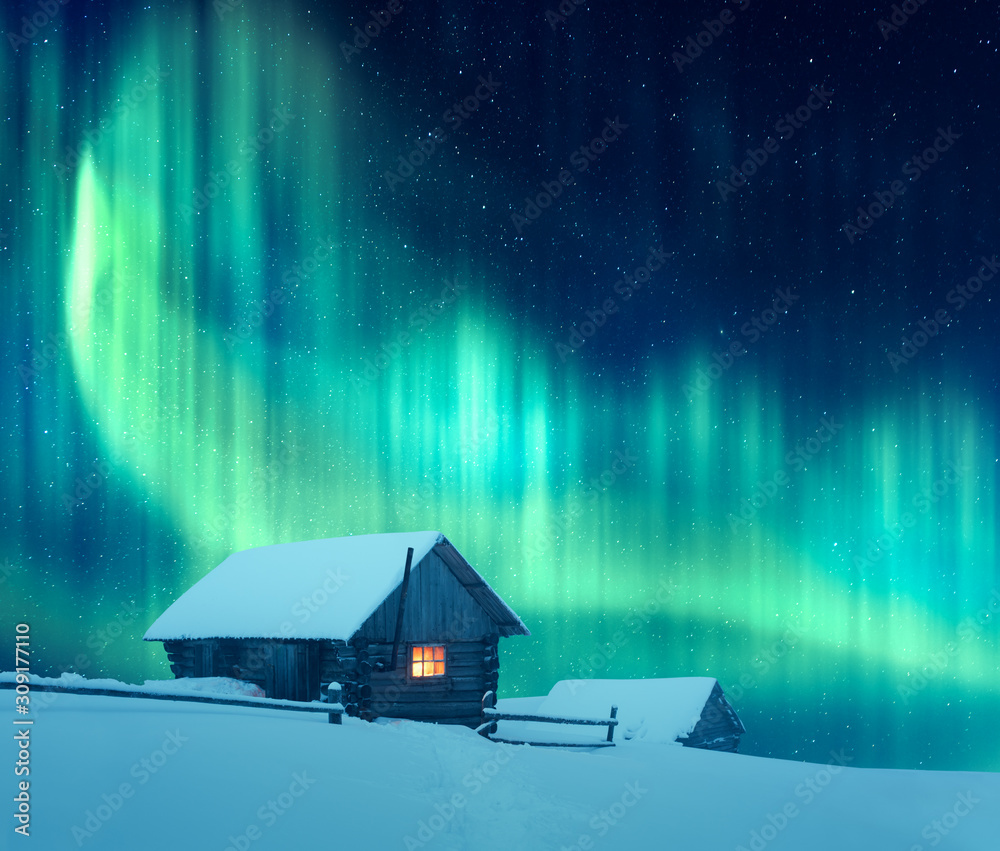 雪山和北方的木屋，窗户里有灯光，令人惊叹的冬季景观