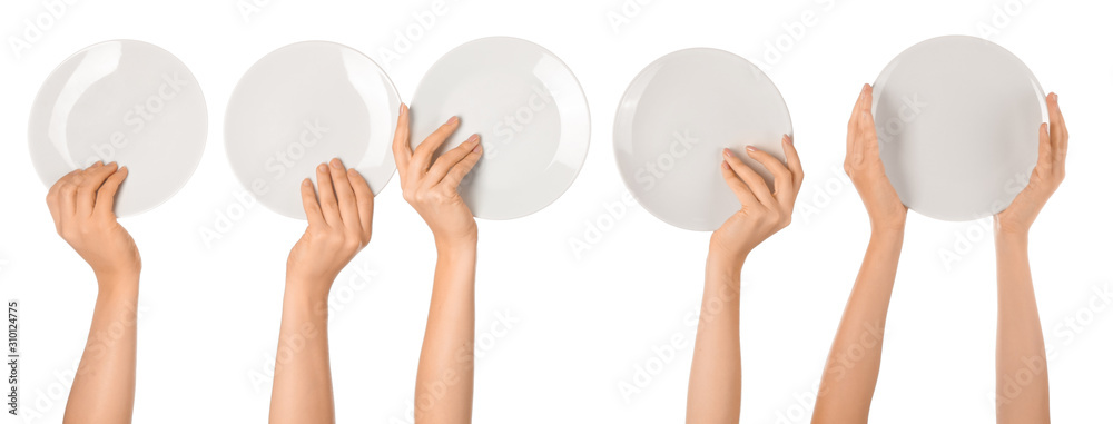 白色背景上有干净盘子的手