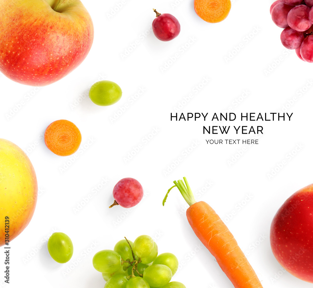白底水果制作的创意快乐健康新年贺卡。水果快乐新y
