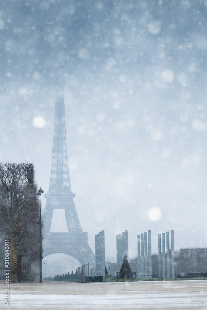 雪下从战神广场俯瞰艾菲尔塔