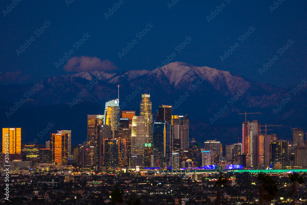 2019年2月6日-美国加利福尼亚州洛杉矶-洛杉矶市-圣贝纳设计的洛杉矶天际线