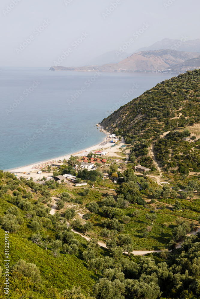 Himare和Saranda之间阿尔巴尼亚爱奥尼亚海的地中海景观