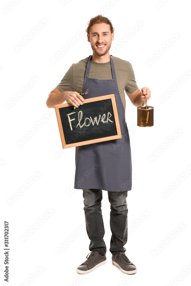 白人背景下拿着写有FLOWER字样的黑板的男性花店老板的肖像