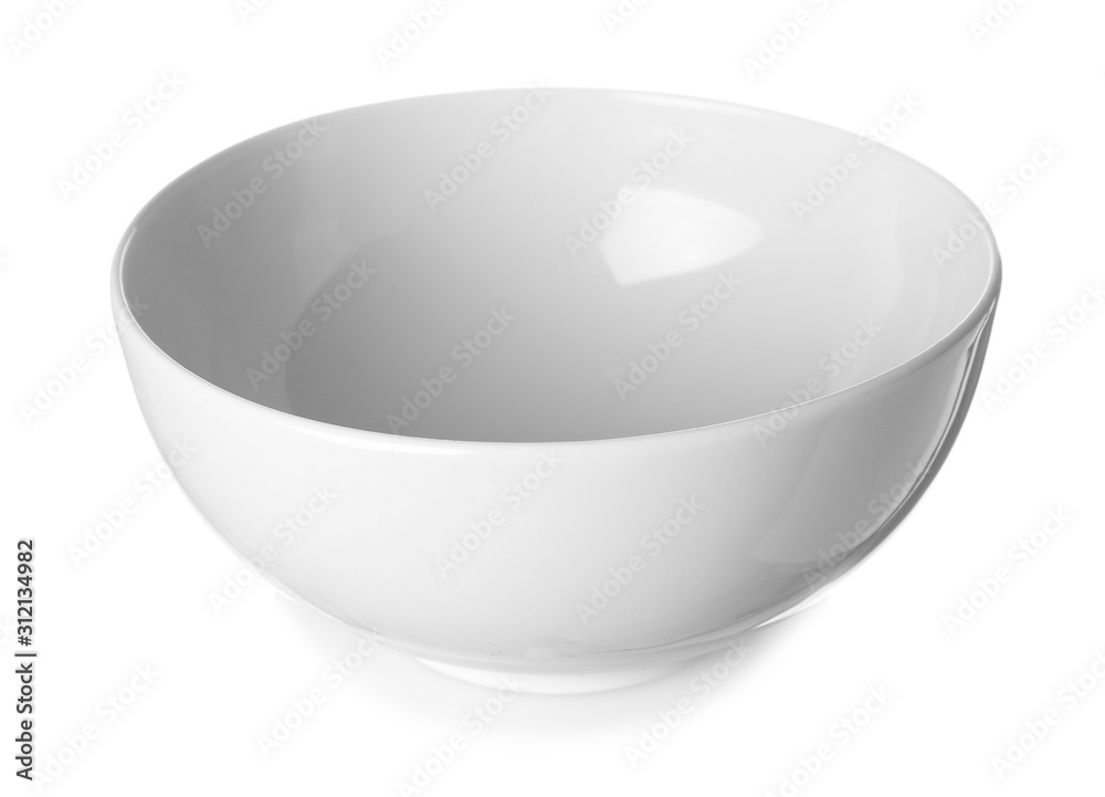 白色背景上的空陶瓷碗