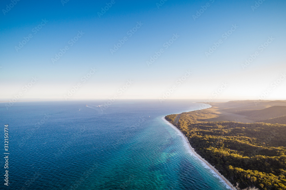 从上方看，澳大利亚昆士兰州莫尔顿岛