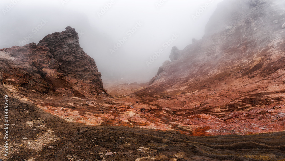 穆特诺夫斯基火山口的火山景观。俄罗斯远东堪察加半岛