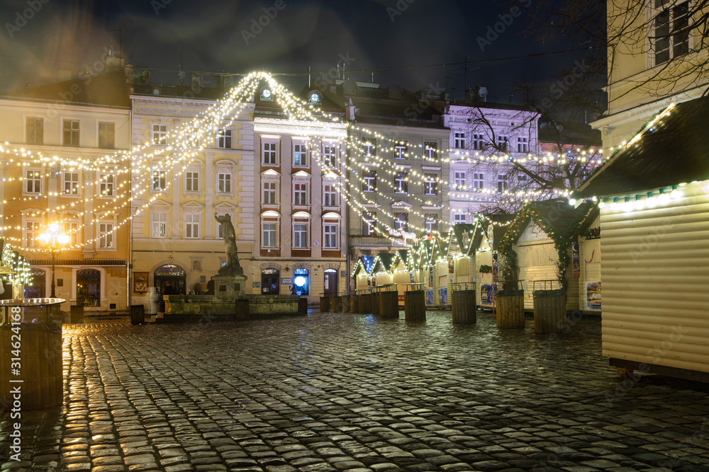 利沃夫圣诞集市2020夜晚