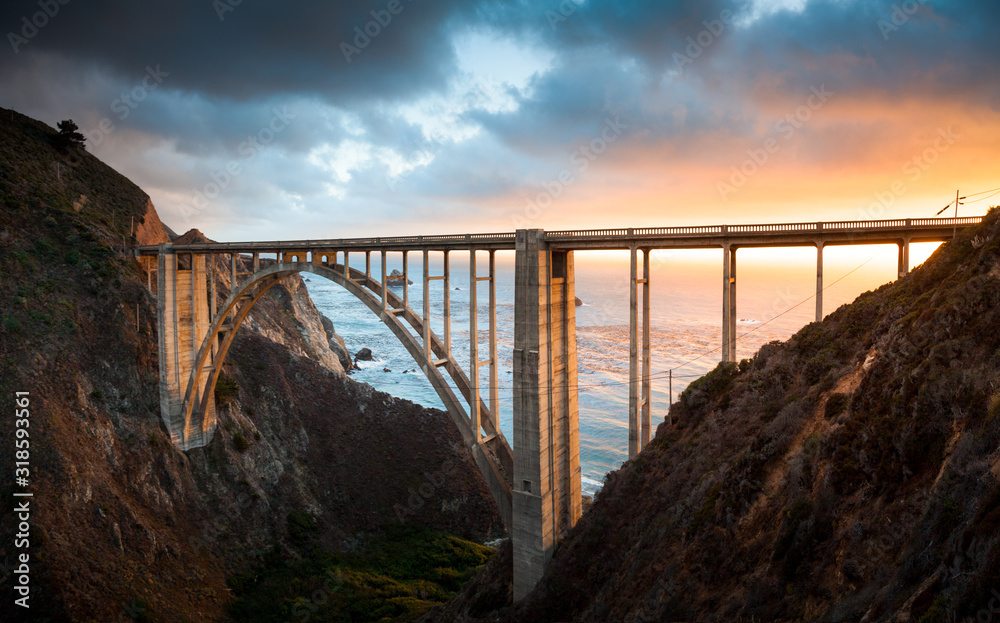Bixby Bridge along Highway 1 at sunset, Big Sur, California, USA