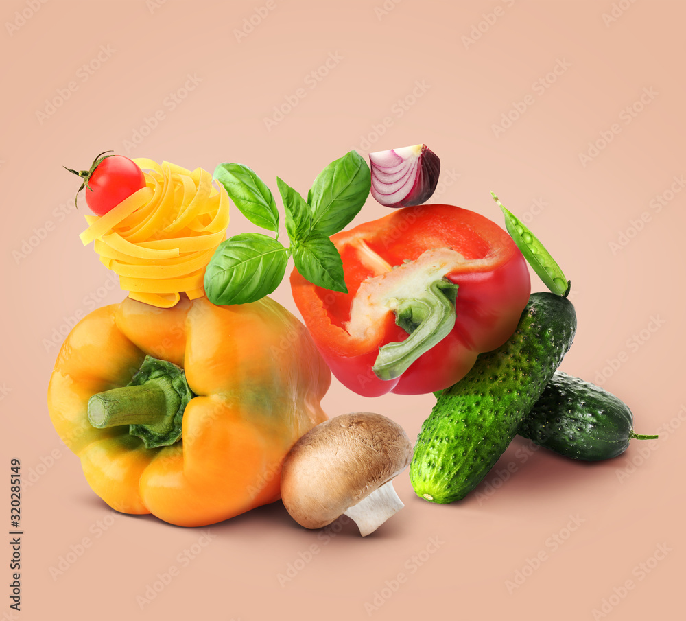 彩色背景意大利面新鲜蔬菜组合