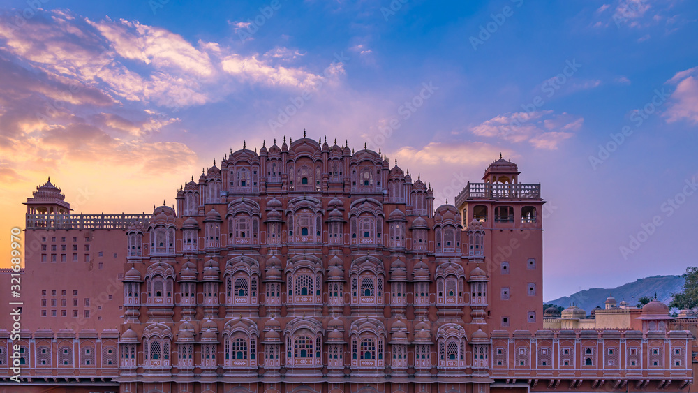 印度拉贾斯坦邦斋浦尔的哈瓦玛哈，王公宫殿建筑群的五层后宫侧翼