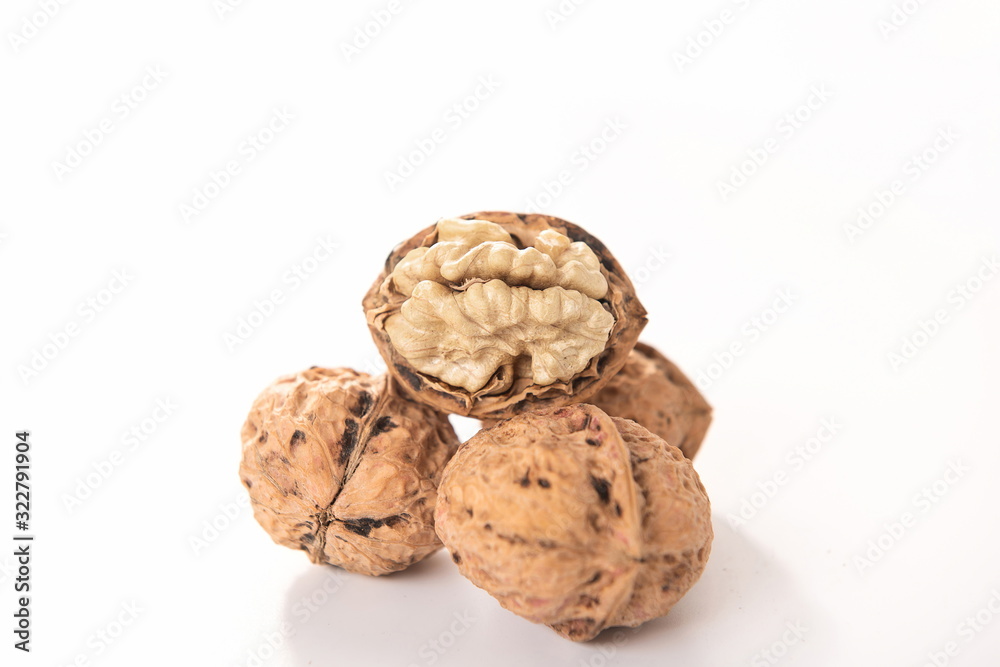 A kind of walnut with lighter color, which grows in Asia and can be used as medicine to achieve the 