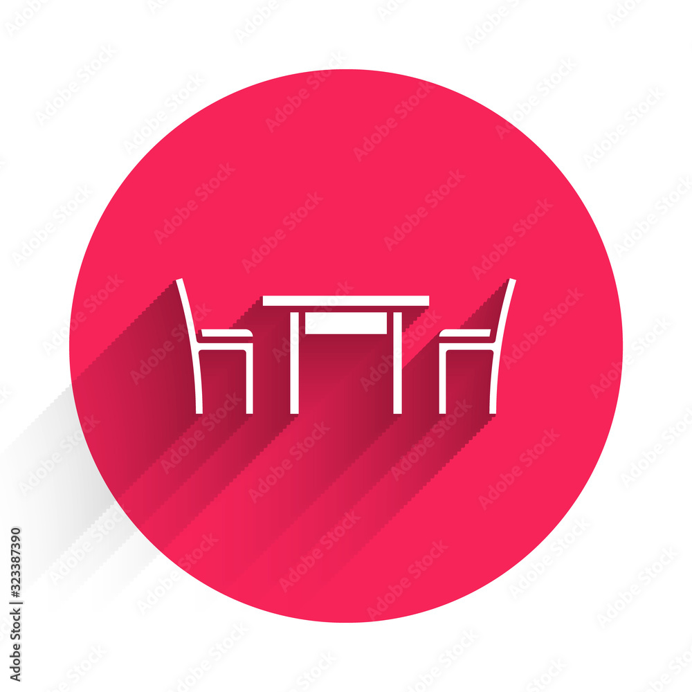 白色木桌，带椅子图标，与长阴影隔离。红色圆圈按钮。矢量插图
