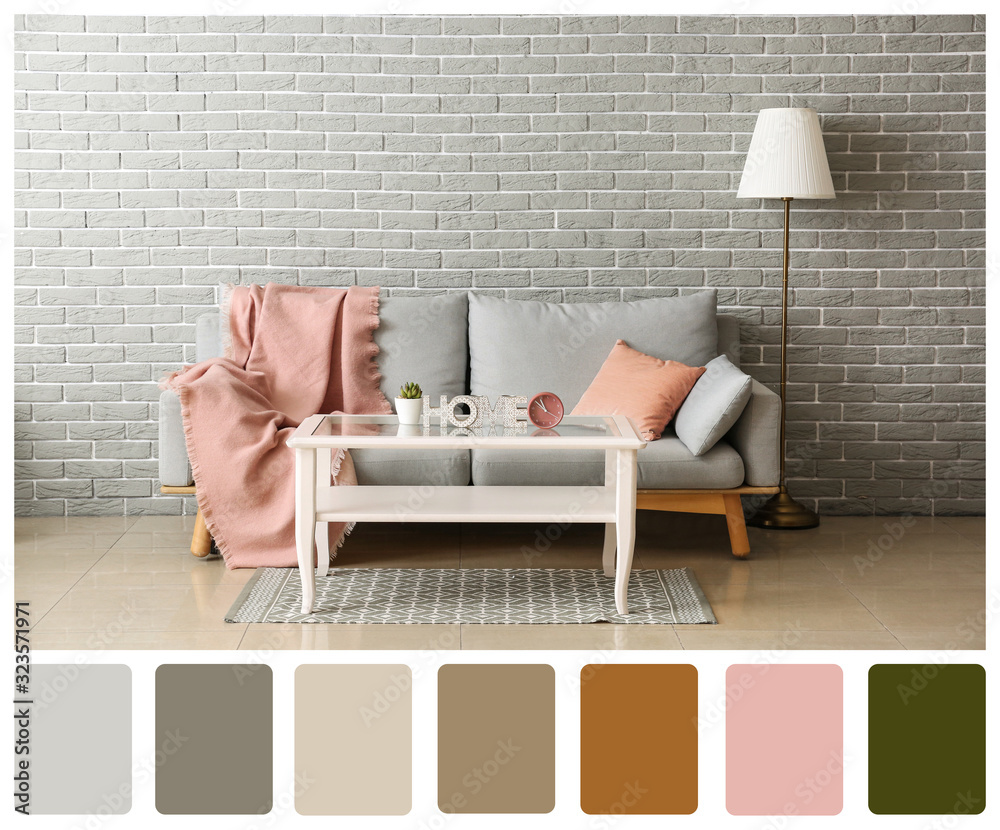 现代房间的内部，配有舒适的沙发和桌子。不同的颜色图案