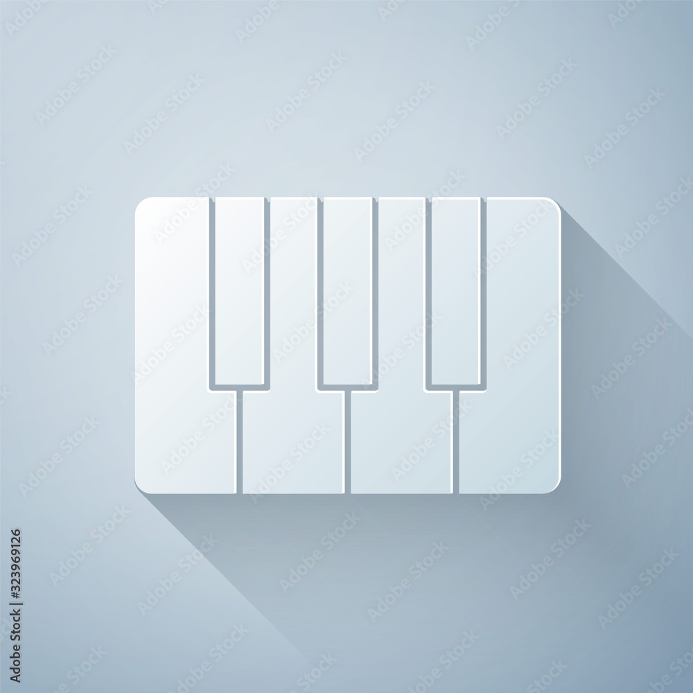 灰色背景上的剪纸音乐合成器图标。电子钢琴。纸艺风格。Vec