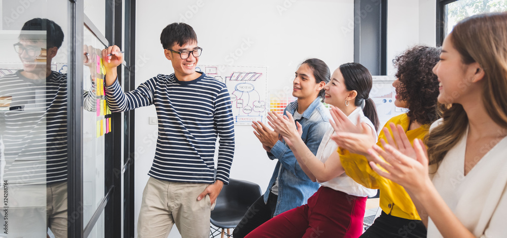 Asian business people clapping hands/applause  while meeting for success in modern office, casual cl