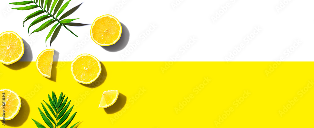 新鲜的黄色柠檬俯视图-平躺