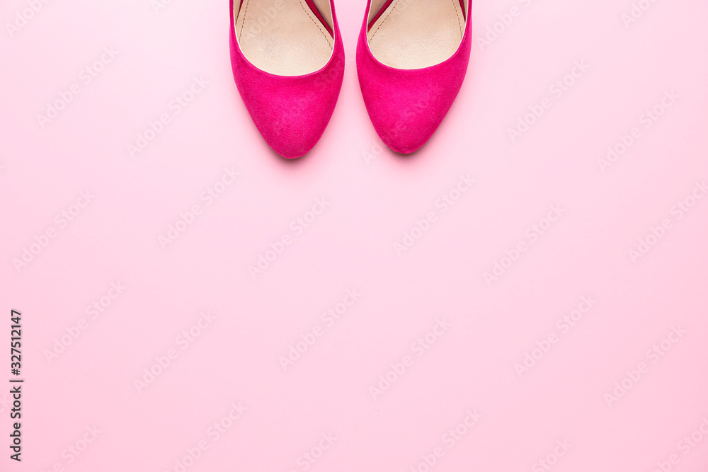 粉色背景时尚女鞋
