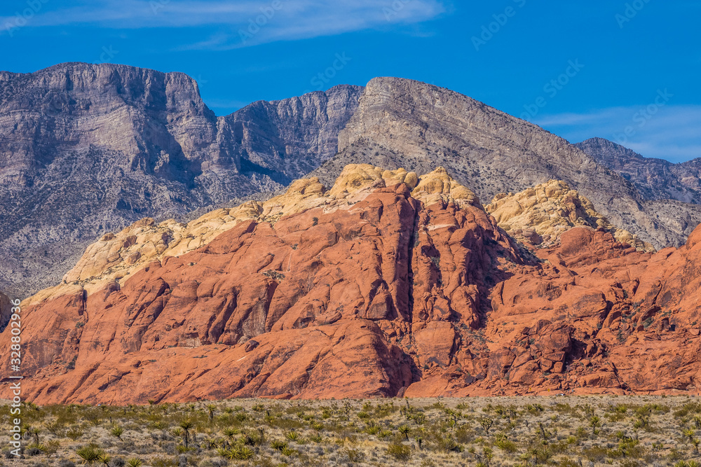 红岩峡谷色彩缤纷的岩石