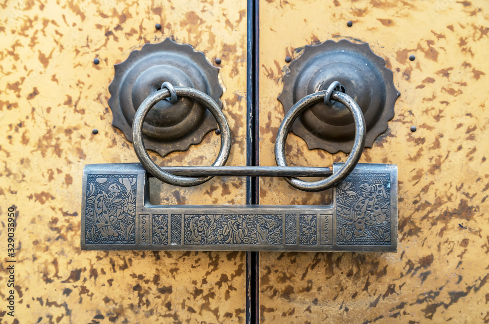 中国古代铜门锁……