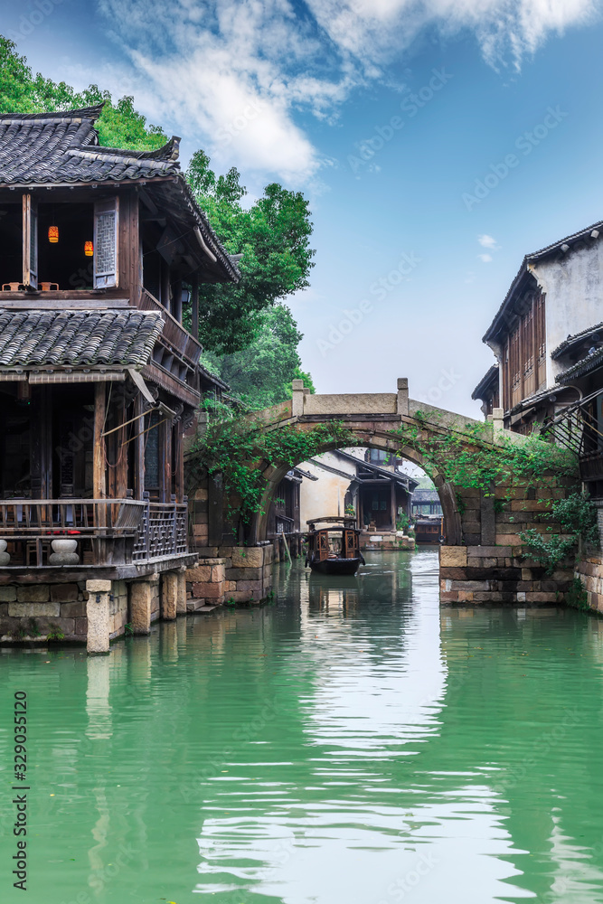 浙江乌镇的古河流和民居建筑……