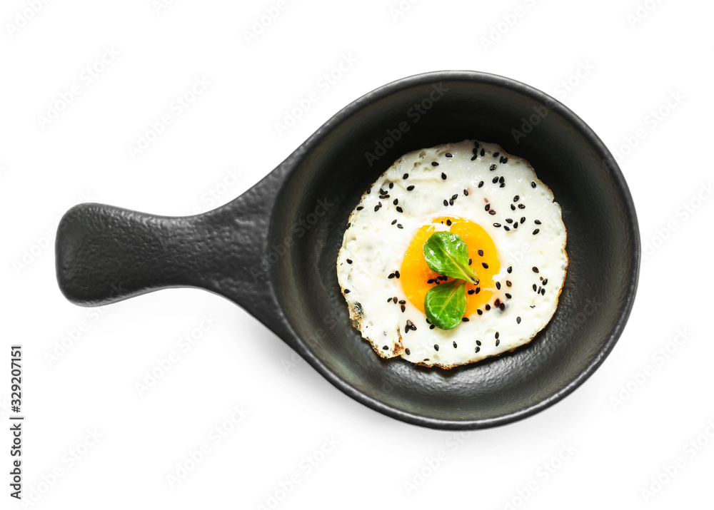 美味的白底煎蛋