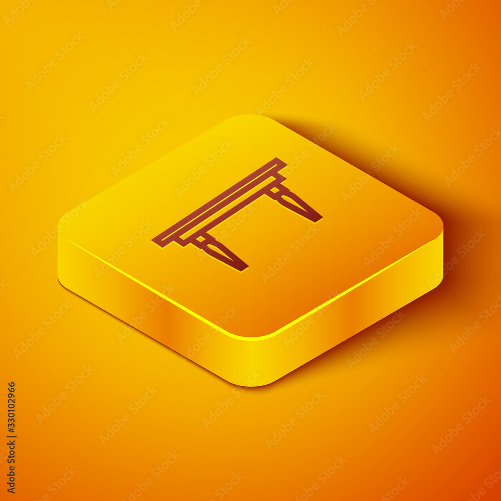 等距线橙色背景上隔离的木桌图标。黄色方形按钮。矢量照明