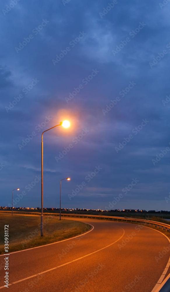 沥青路面城市公路夜景