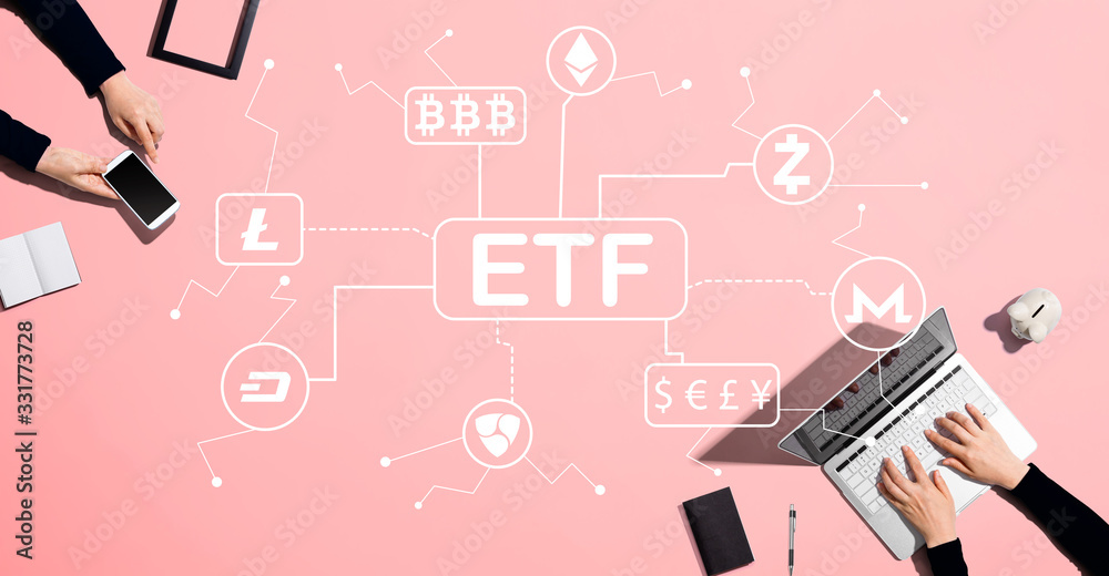加密货币ETF主题与人们一起使用笔记本电脑和手机