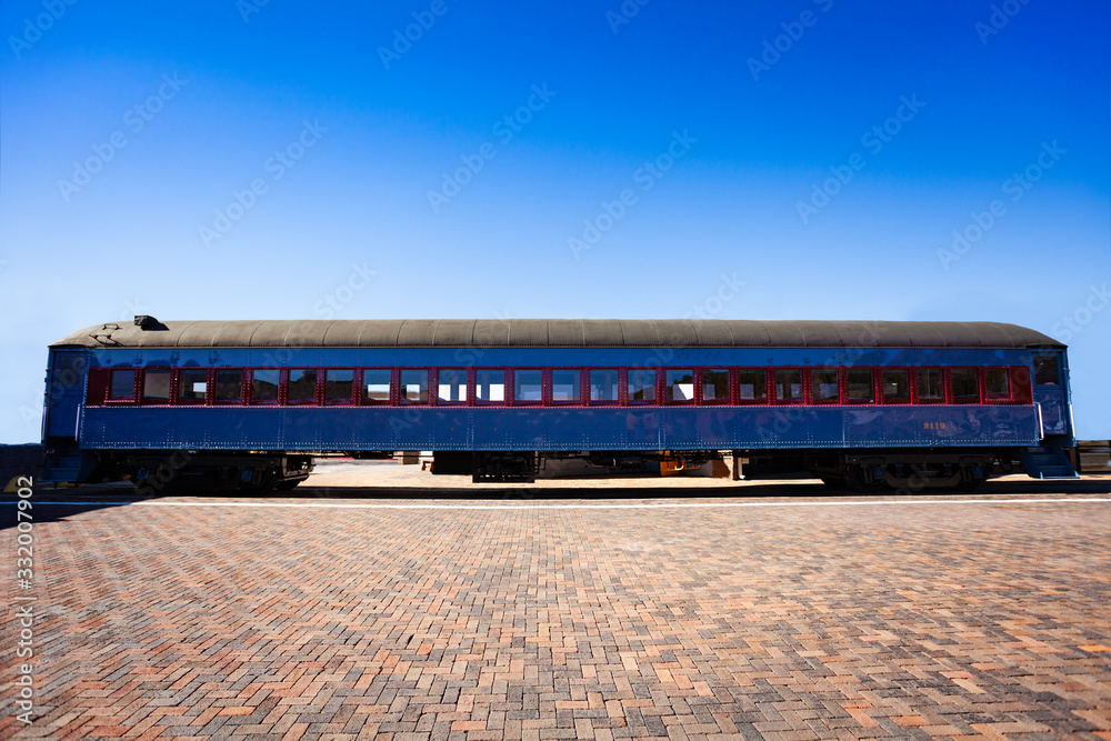 美国亚利桑那州的旧火车铁路蓝色客车